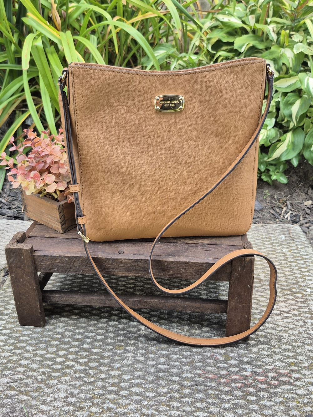 Michael Kors Jet Set Travel Large Saffiano Leather Messenger Crossbody Bag Tan